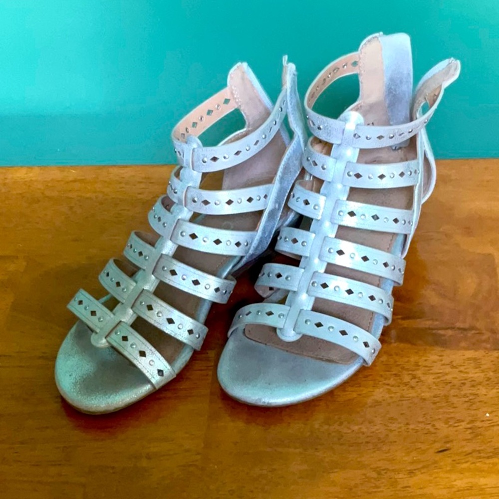 Report cute small heels